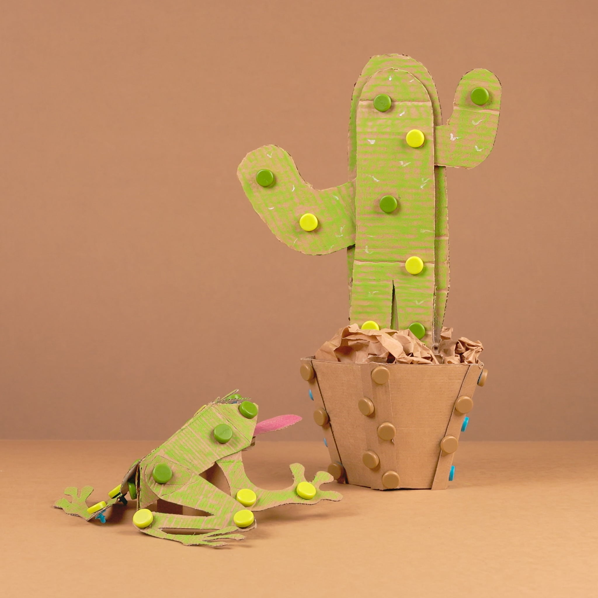 Makedo_SCRU-DOT_PDP_Wild-Things_frog-cactus_x2048_530e304d-6e8d-4773-b7e0-39d87fb65c08